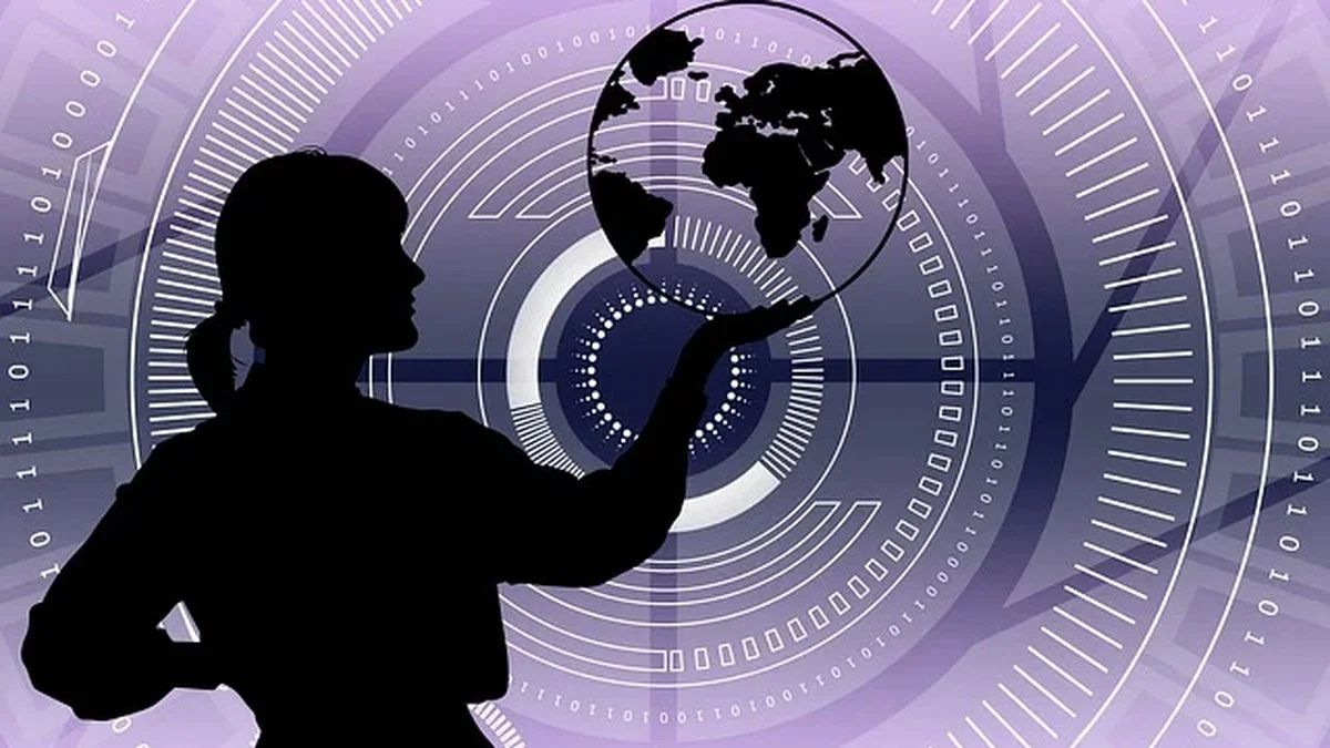 查莉·赫尔美国公开赛获亚军：阵容与角色分工成突破关键